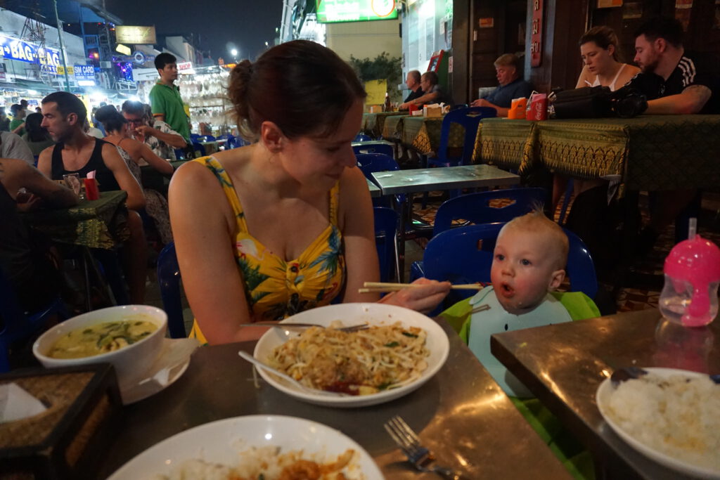 kanchanaburi met kinderen eten