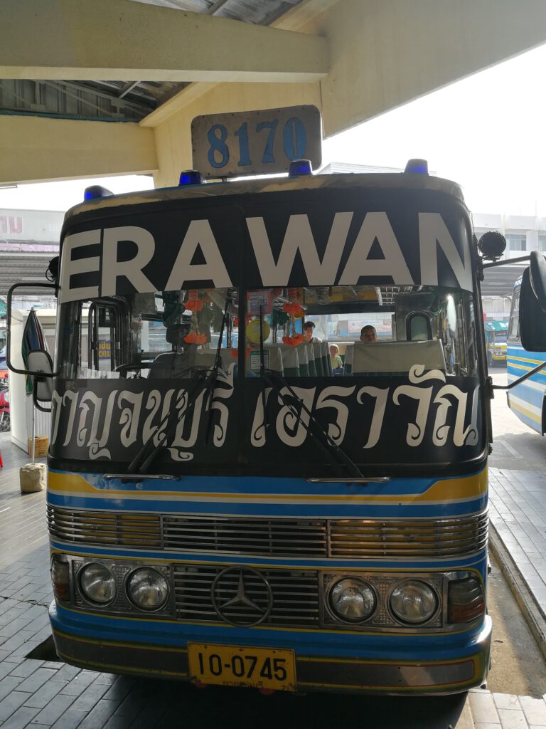 erawan watervallen met kinderen busrit