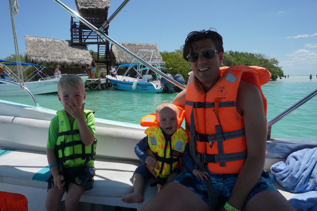 isla holbox met kinderen bootje varen