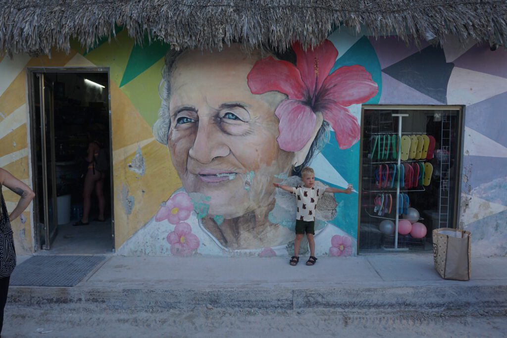 isla holbox met kinderen streetart