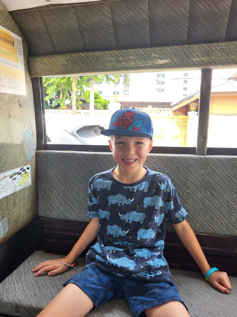 tuktuk met kleuter